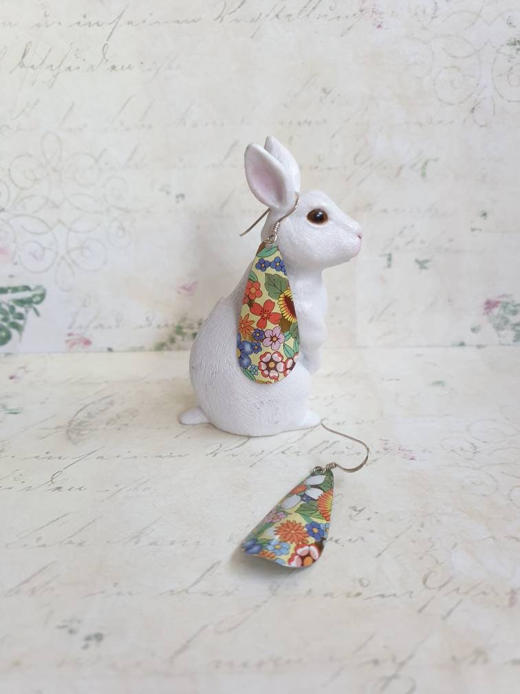 Vintage 1970s Tin Earrings: Floral Long Drop