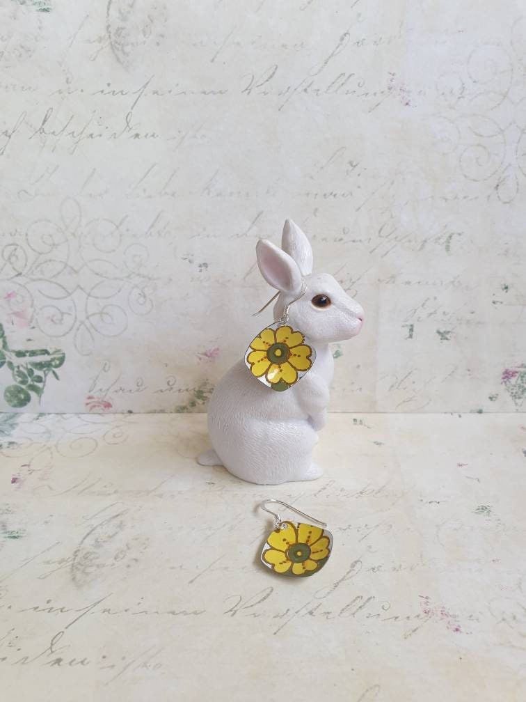 Vintage 1970s Tin Primrose Earrings