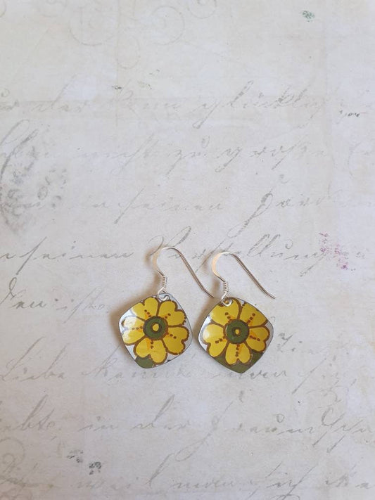 1970s Vintage Tin Primrose Earrings