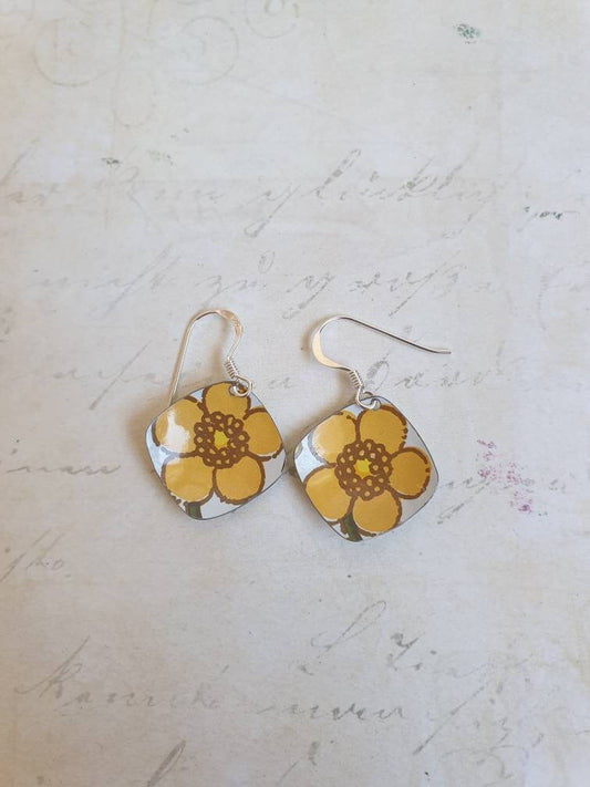 1970s Vintage Tin Buttercup Earrings