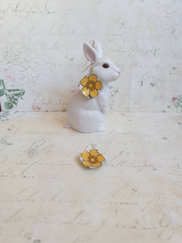 Vintage 1970s Tin Buttercup Earrings