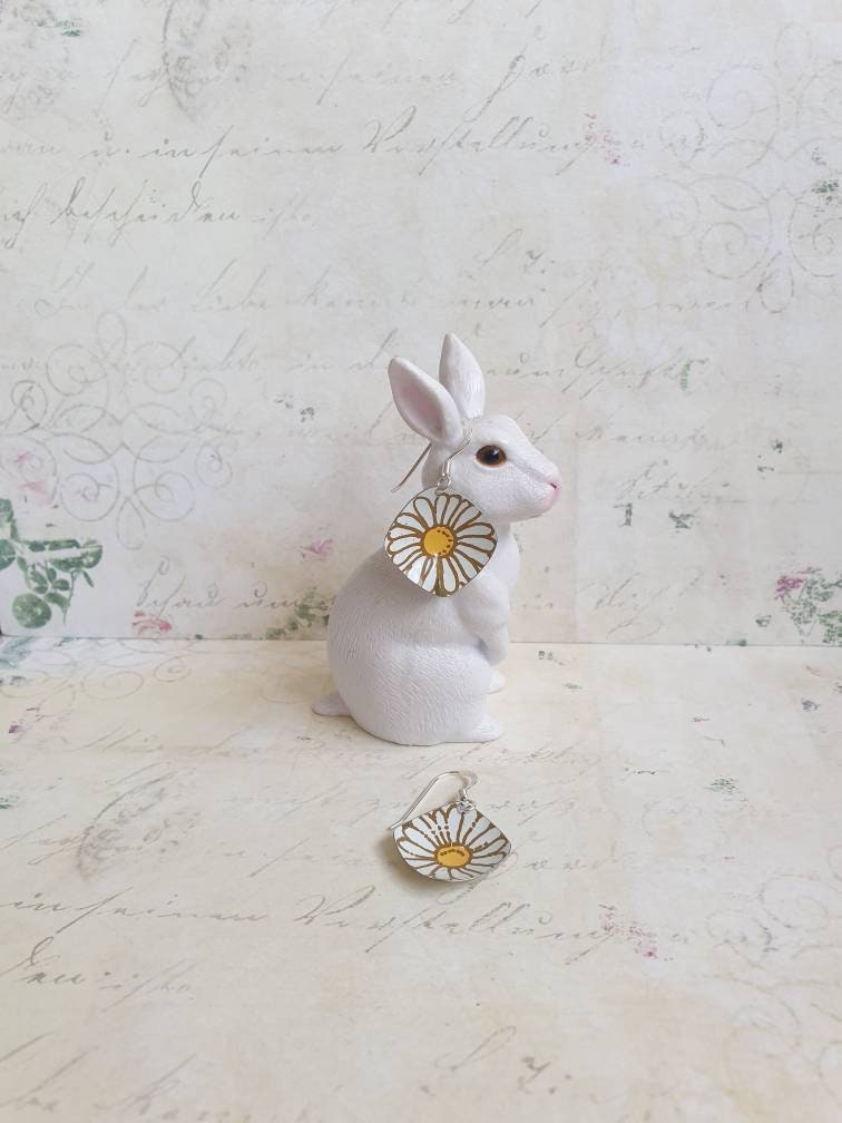 Vintage 1970s Tin Daisy Earrings