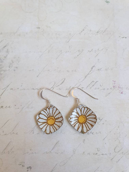 1970s Vintage Tin Daisy Earrings